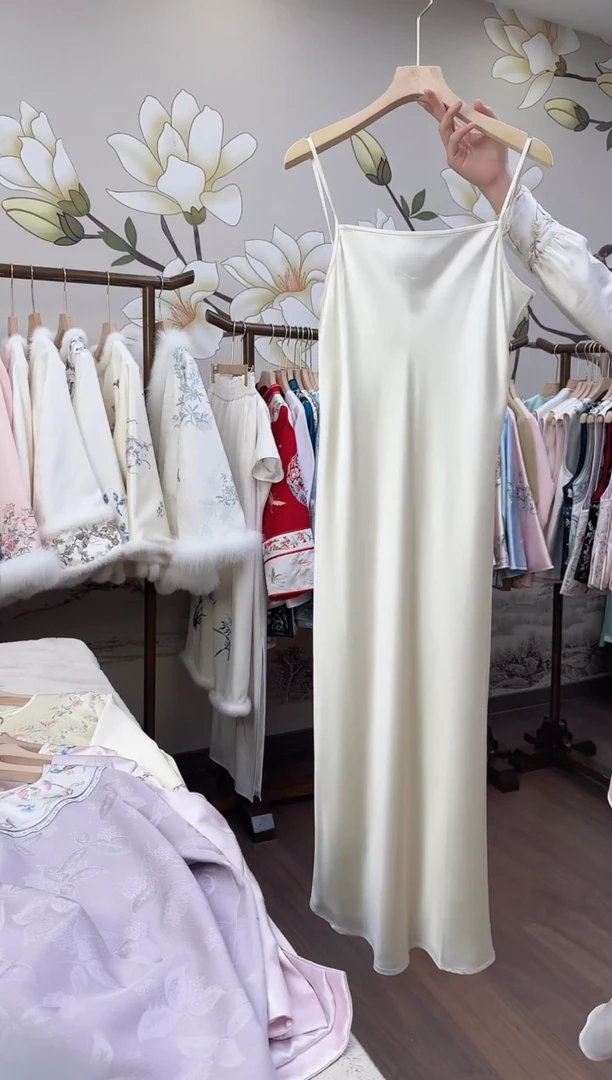 特炸款斜裁吊带真丝缎面单层