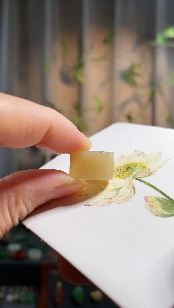 【闪购商品】和田玉戒指未镶嵌，且末糖，跑环