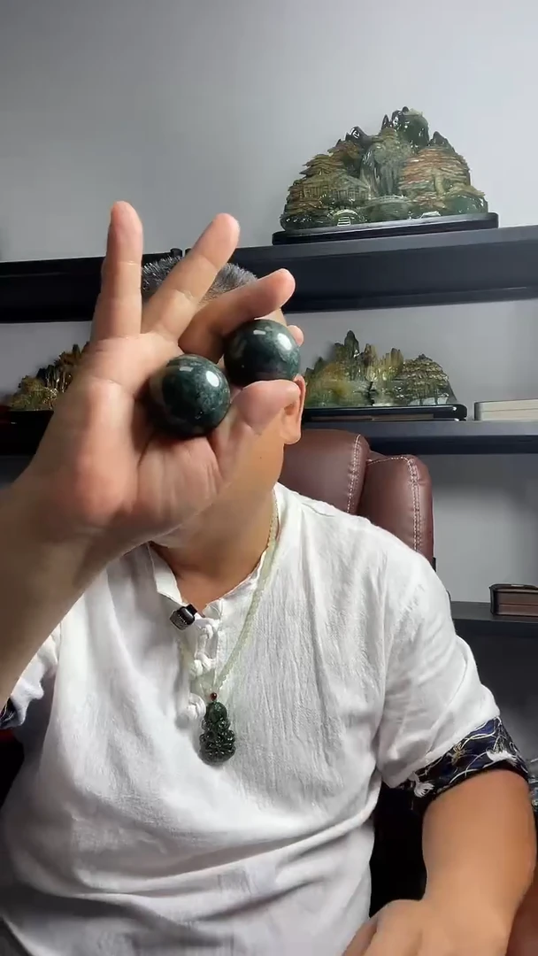 蛇纹石玉未镶嵌手球一对