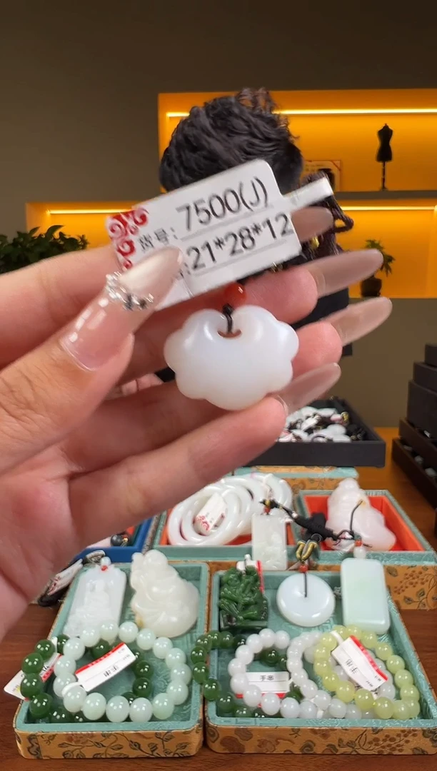 和田玉未镶嵌颈饰1J