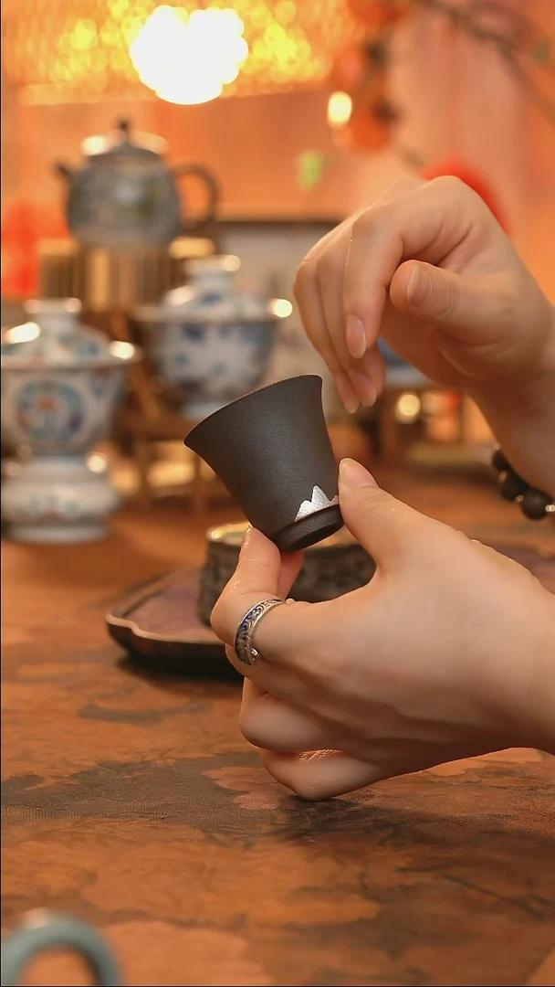 老岩泥黑色远山小圆杯