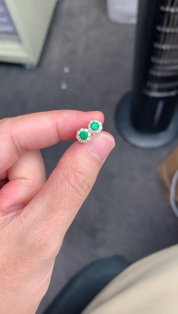 【闪购商品】祖母绿耳钉18K金镶嵌28分祖母绿耳钉