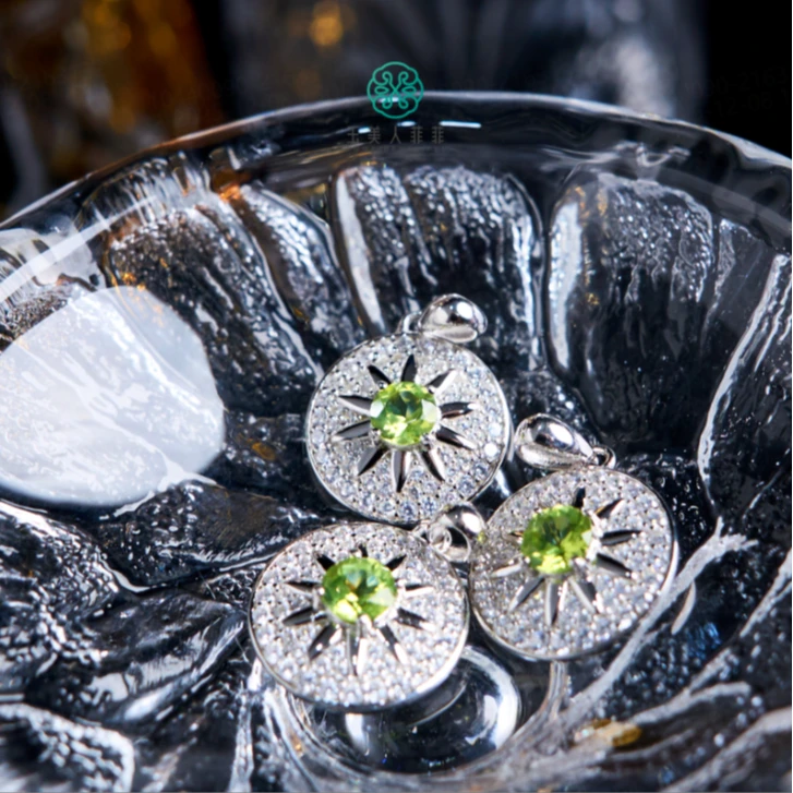 石惑珠宝-橄榄石吊坠-闪闪小圆牌约13.5mm-多样性发一