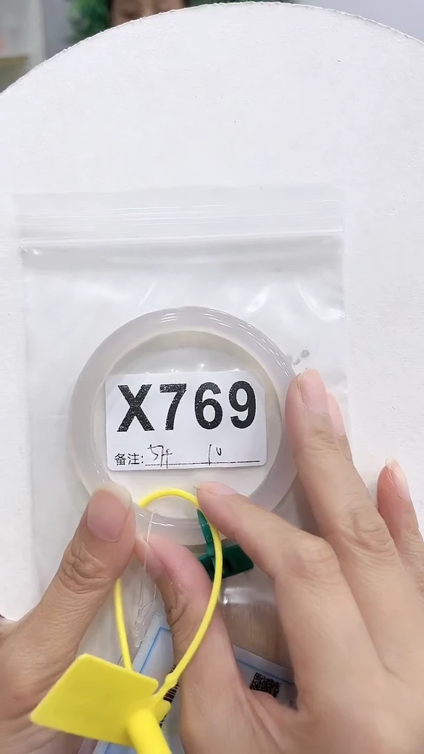 玛瑙/玉髓手镯未镶嵌X769