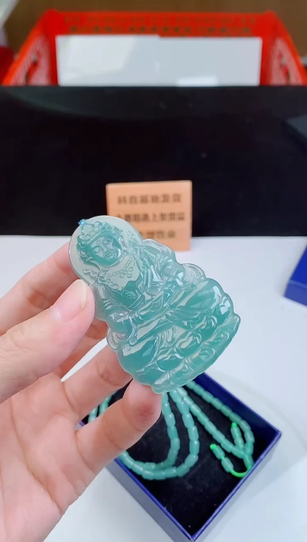 颈饰未镶嵌翡翠   ·