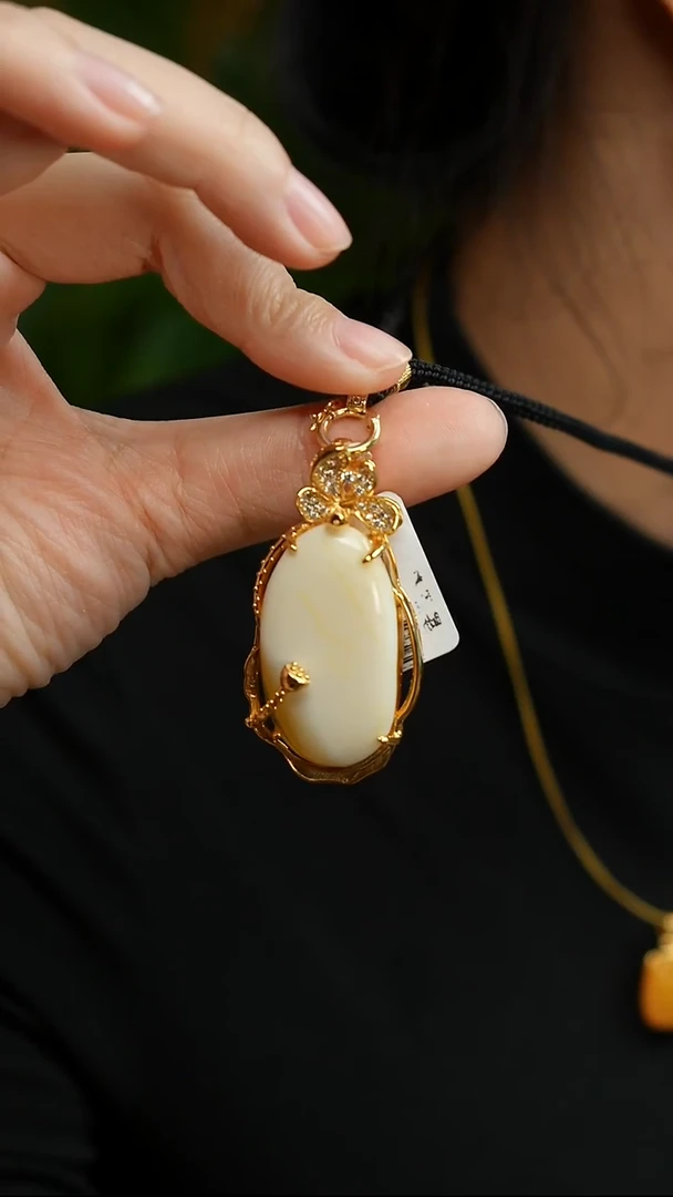 蜜蜡吊坠(赠链)银S925镶嵌两世欢瓷白