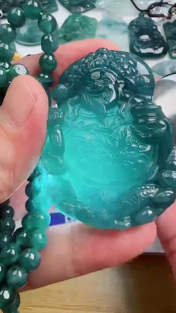 翡翠未镶嵌颈饰多样性发货发其一个