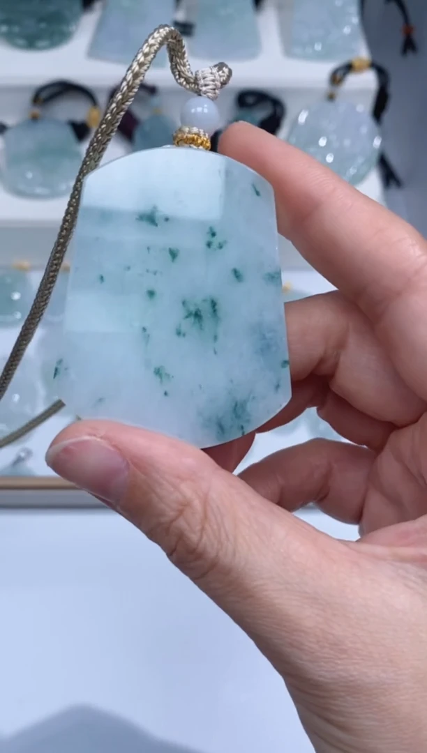 颈饰未镶嵌翡翠吊坠