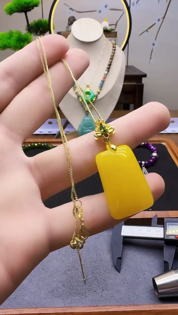 蜜蜡吊坠(赠链)14K金镶嵌D10