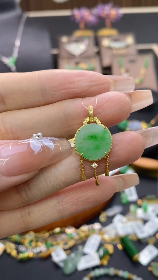 【闪购商品】翡翠颈饰18K金镶嵌净货15902