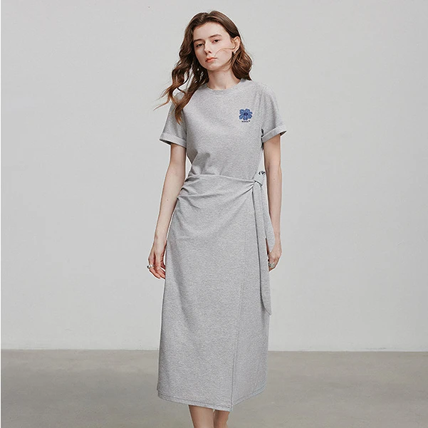 【初语服饰】初语一片式设计款交叉绑带收腰连衣裙珠地T恤裙8529021