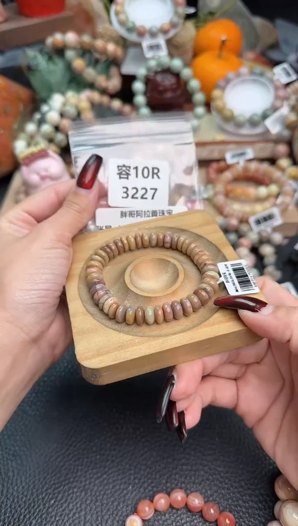 【闪购商品】石英质玉手链未镶嵌10R3227