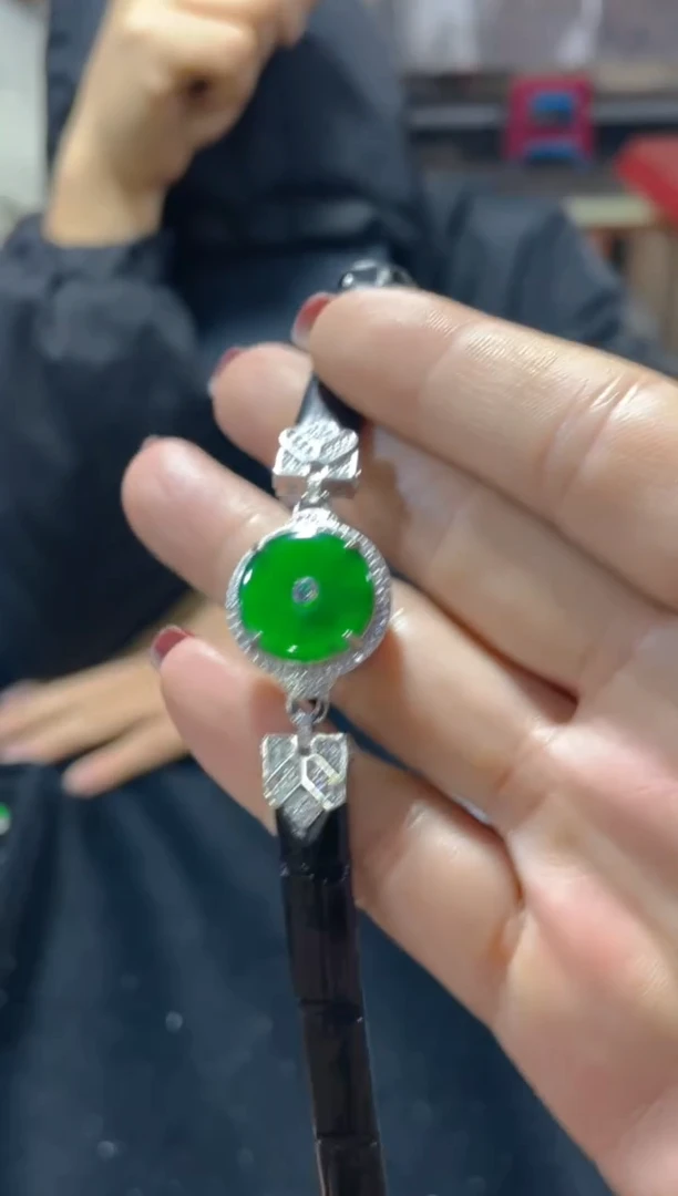 【闪购商品】定制翡翠未镶嵌天然A货翡翠假一罚四（多样性发货）