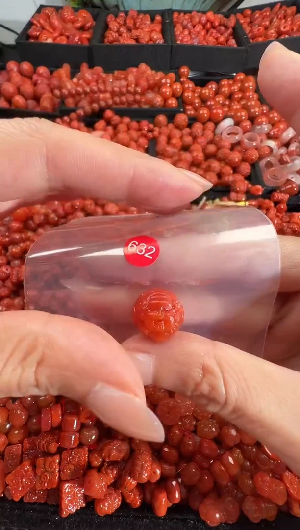 颈饰未镶嵌南红玛瑙1