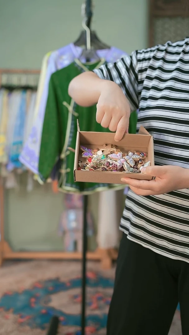 刺绣苏绣蝴蝶胸针不挑