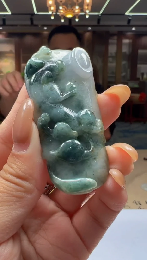 翡翠未镶嵌颈饰Q2025-6-18-1