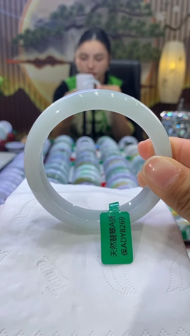 【闪购商品】翡翠手镯未镶嵌多人05752