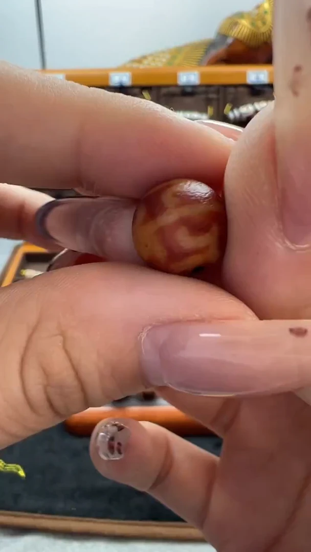 玛瑙/玉髓（覆膜）颈饰未镶嵌45微瑕随机发货