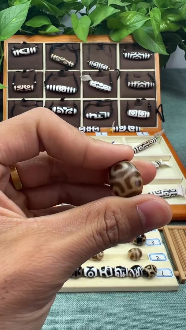 玛瑙/玉髓（覆膜）吊坠(不含链)未镶嵌15.（微瑕）