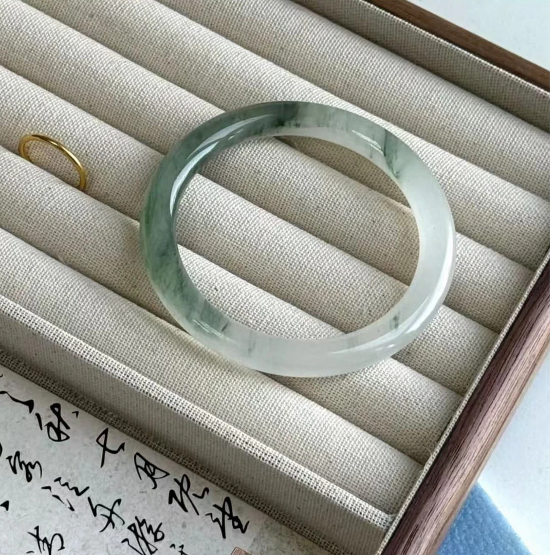 石英质玉手镯有色差介意勿拍编号：70