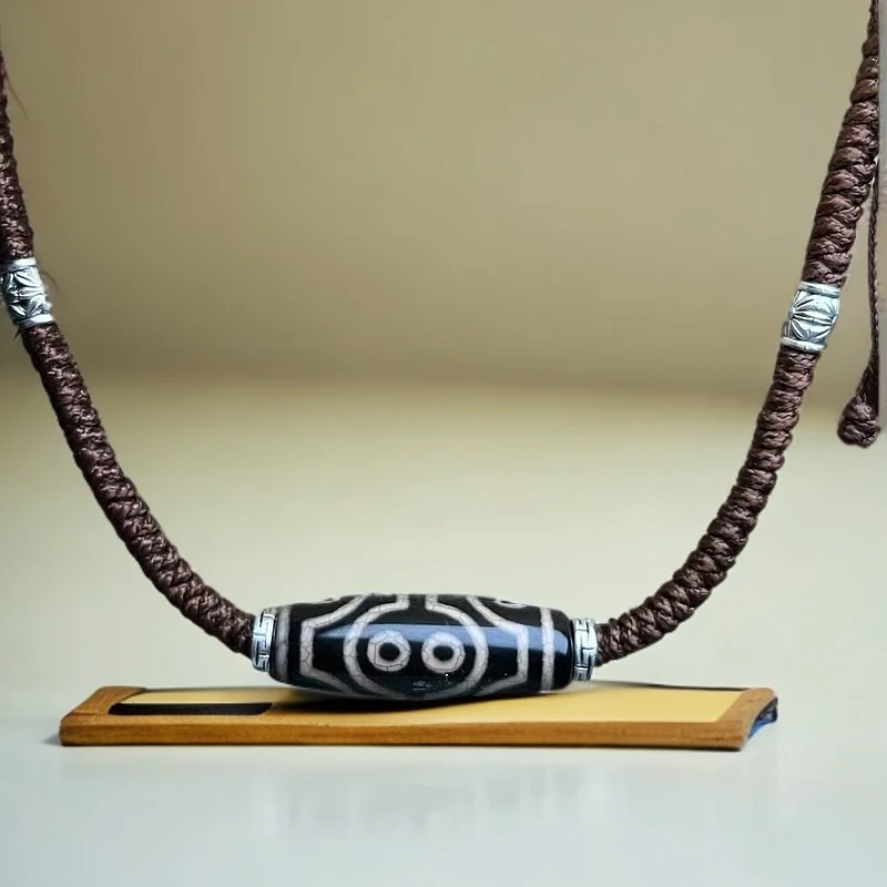 藏式玛瑙八眼吊坠锁骨链男女款时尚百搭锁骨链天然玉髓天珠项链