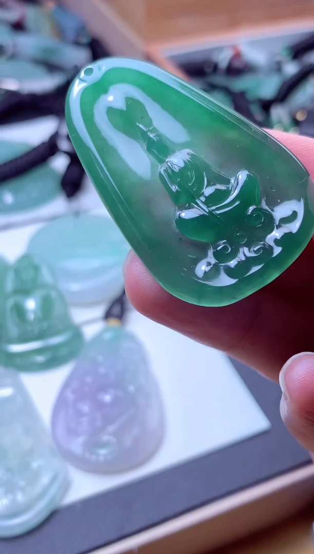 颈饰未镶嵌翡翠天然A货翡翠 天然A货翡翠天然翡翠多样性发货 发一
