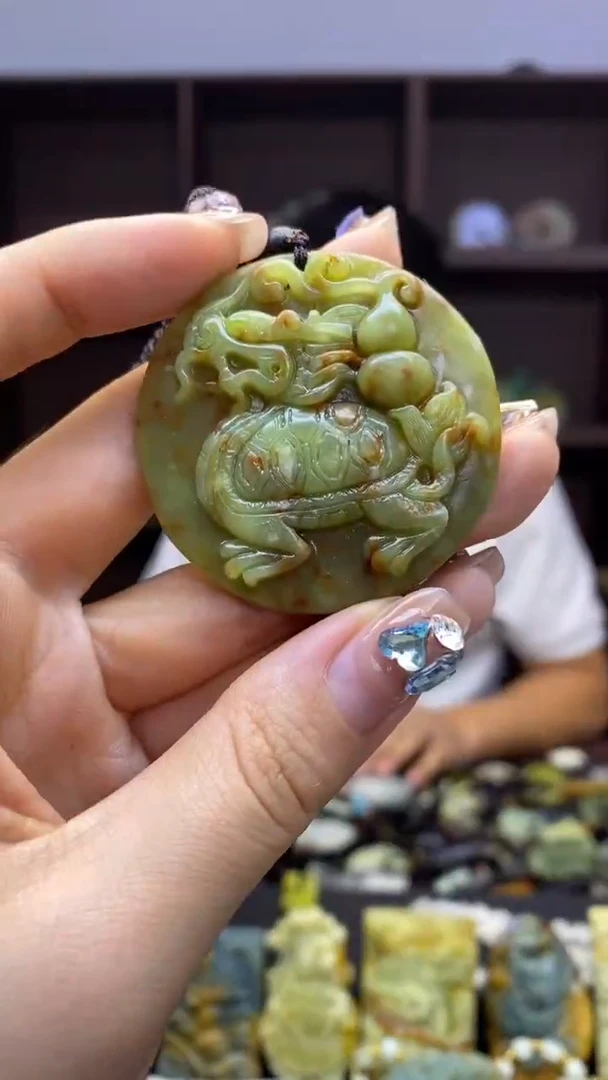 未镶嵌岫玉挂件