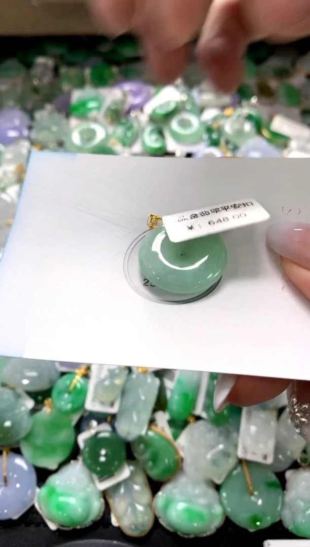 颈饰18K金镶嵌翡翠1111111111111111