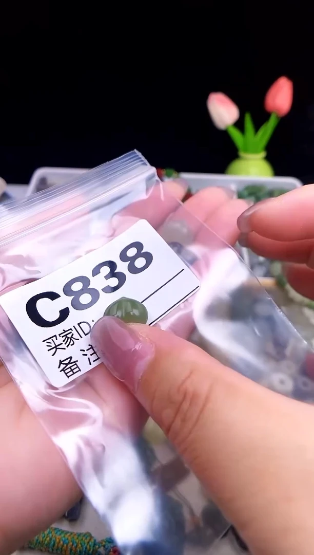 颈饰未镶嵌和田玉果*?1