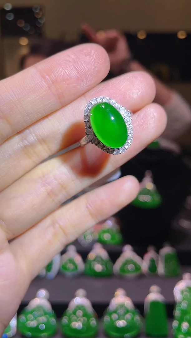 【闪购商品】翡翠吊坠(不含链)18K金镶嵌A19