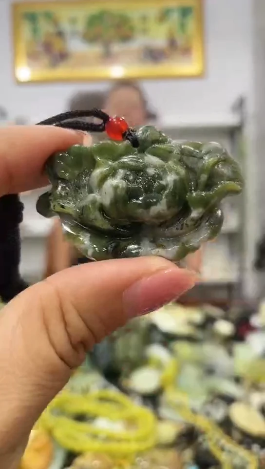 岫玉未镶嵌挂件