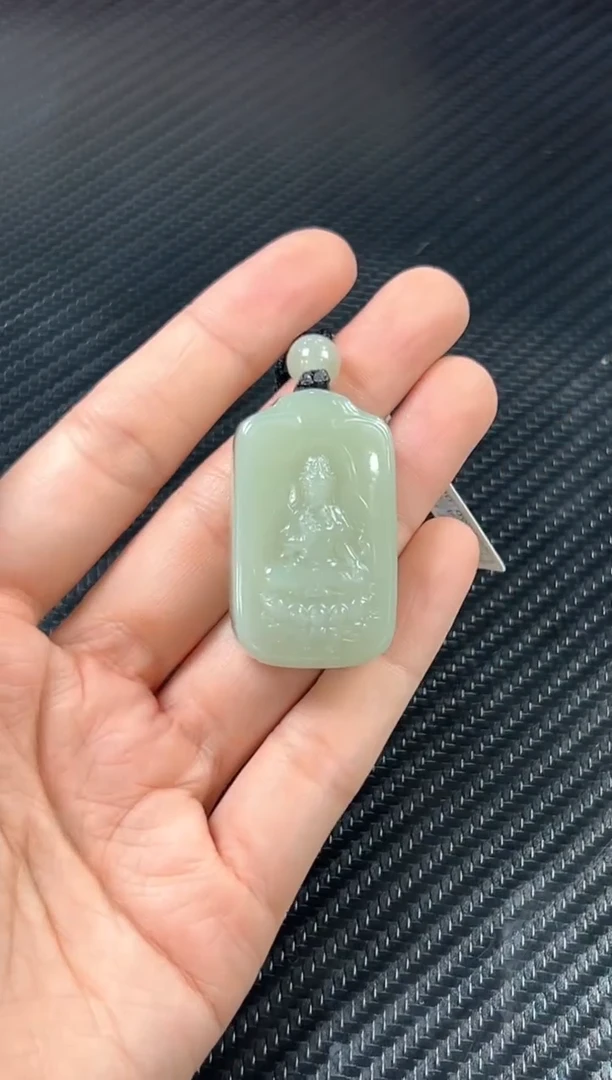 吊坠(赠链)未镶嵌和田玉且末微色差近矿m