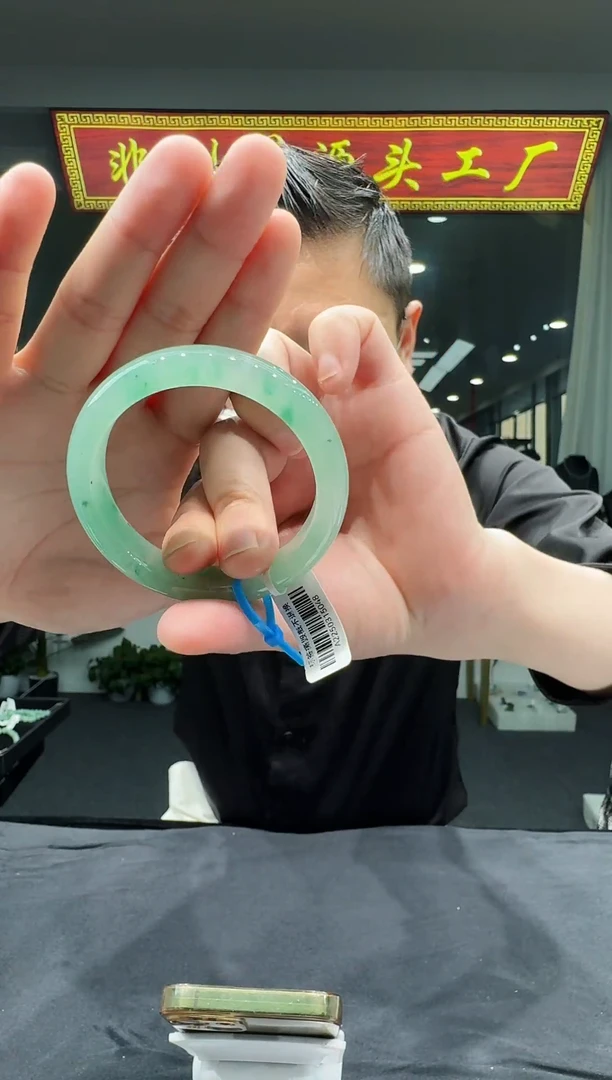 石英质玉（非洲翠）手镯未镶嵌闪购4