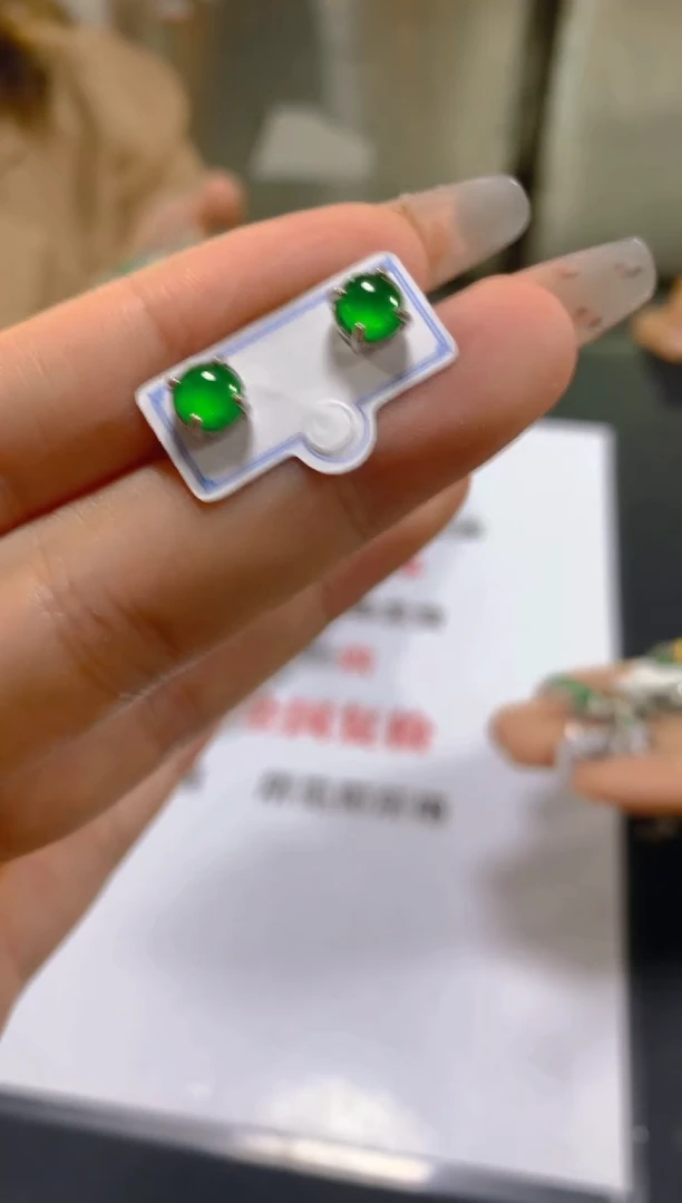 未镶嵌翡翠耳饰多样性发一