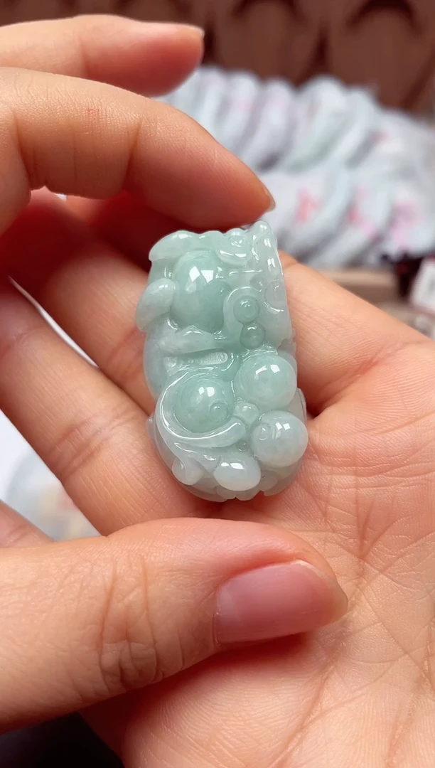 颈饰未镶嵌翡翠?**烦天然A货