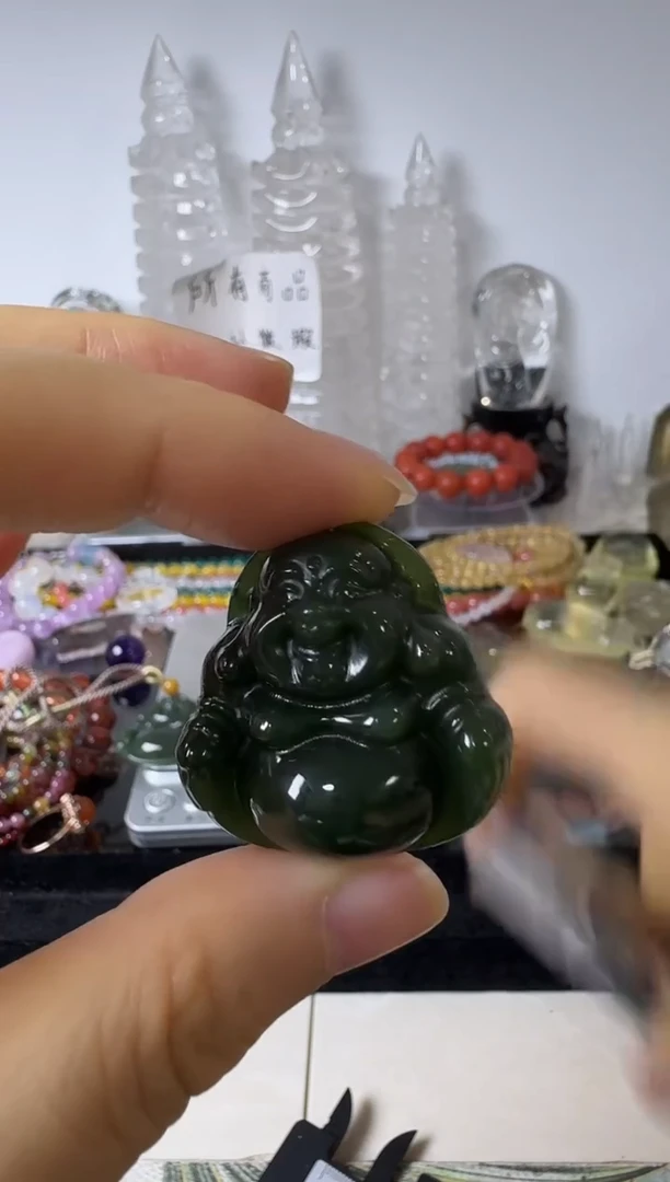颈饰未镶嵌和田玉矿坑