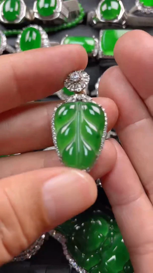 【闪购商品】翡翠颈饰银S925镶嵌翡翠