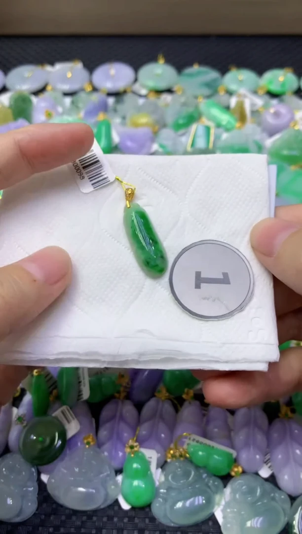 颈饰未镶嵌翡翠天然缅甸翡翠A货