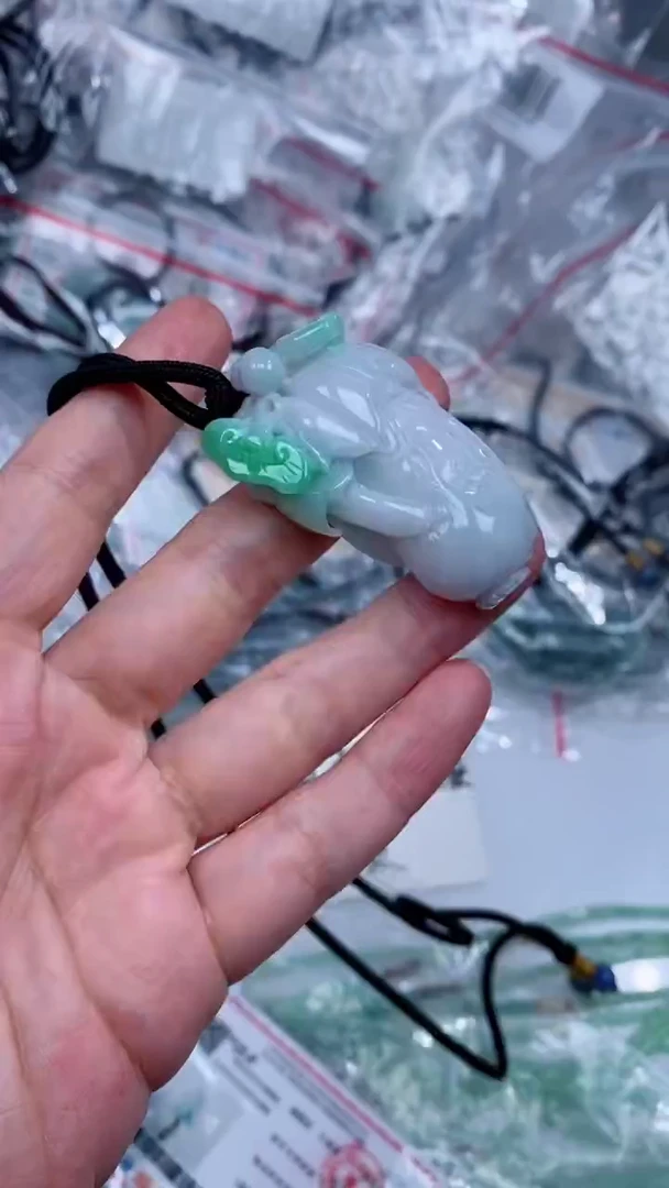 颈饰未镶嵌翡翠吊坠