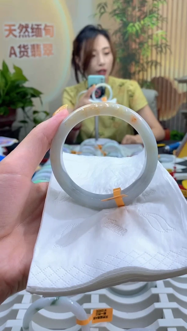 翡翠手镯未镶嵌雷*尔000035006