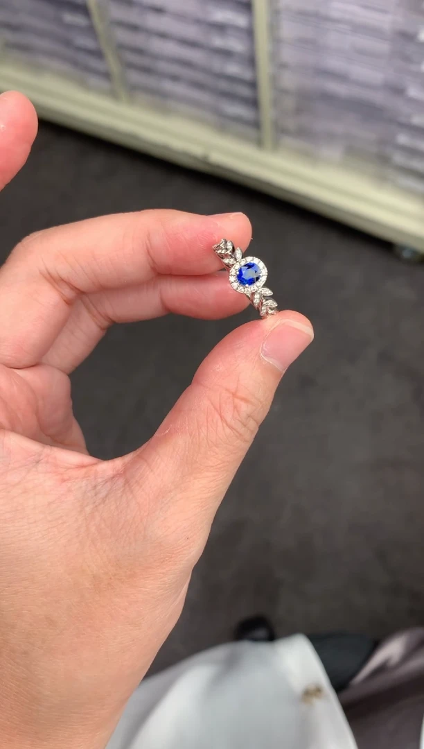 【闪购商品】蓝宝石戒指18K金镶嵌58分皇家蓝戒指