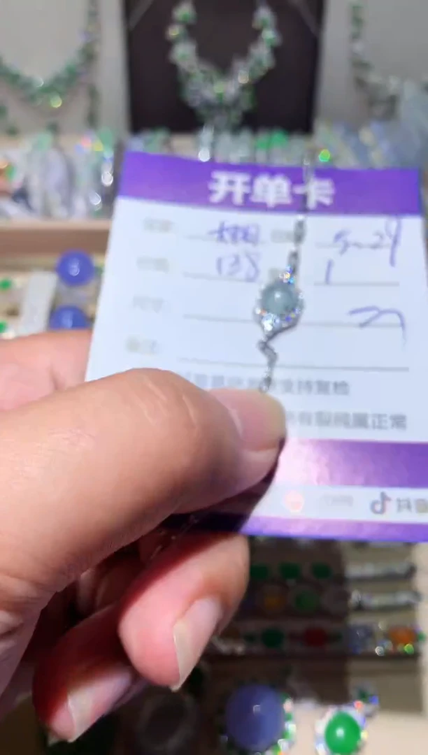 翡翠未镶嵌耳饰太阳之光