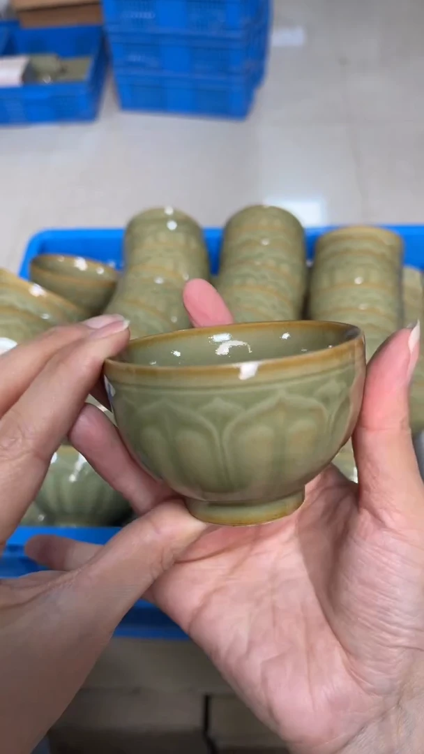 陶瓷橄榄绿莲瓣禅定杯 （一个）