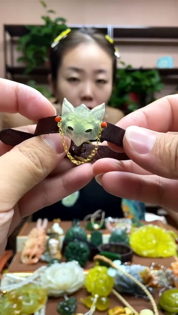 未镶嵌岫玉吊坠多样性发货发其中之一