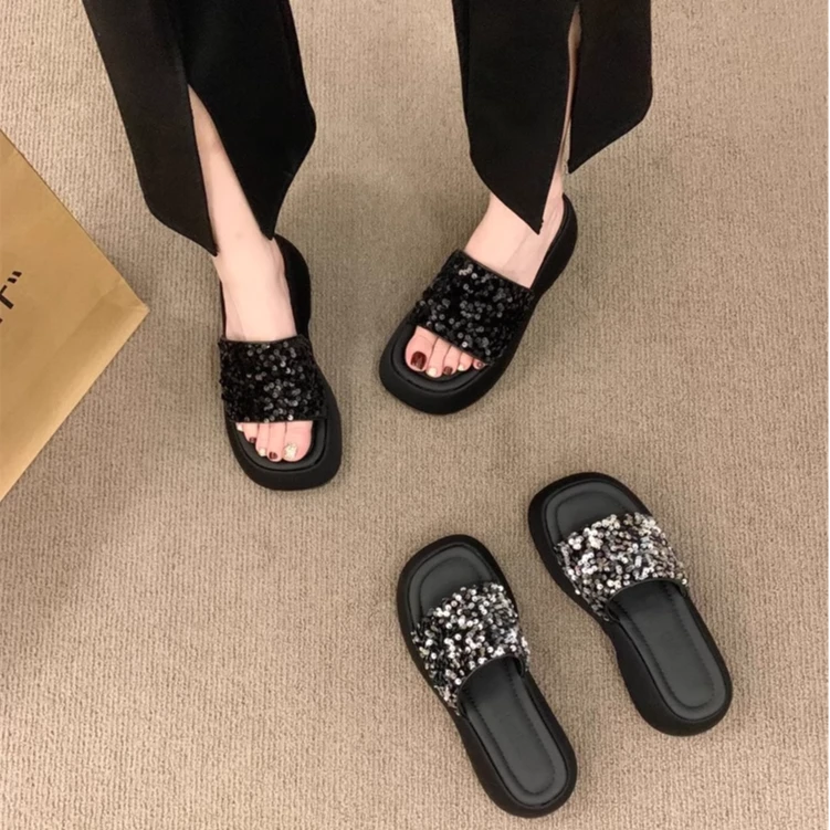 黑色高级感厚底凉鞋半拖女夏季外穿新款亮片一字拖松糕底女士鞋子