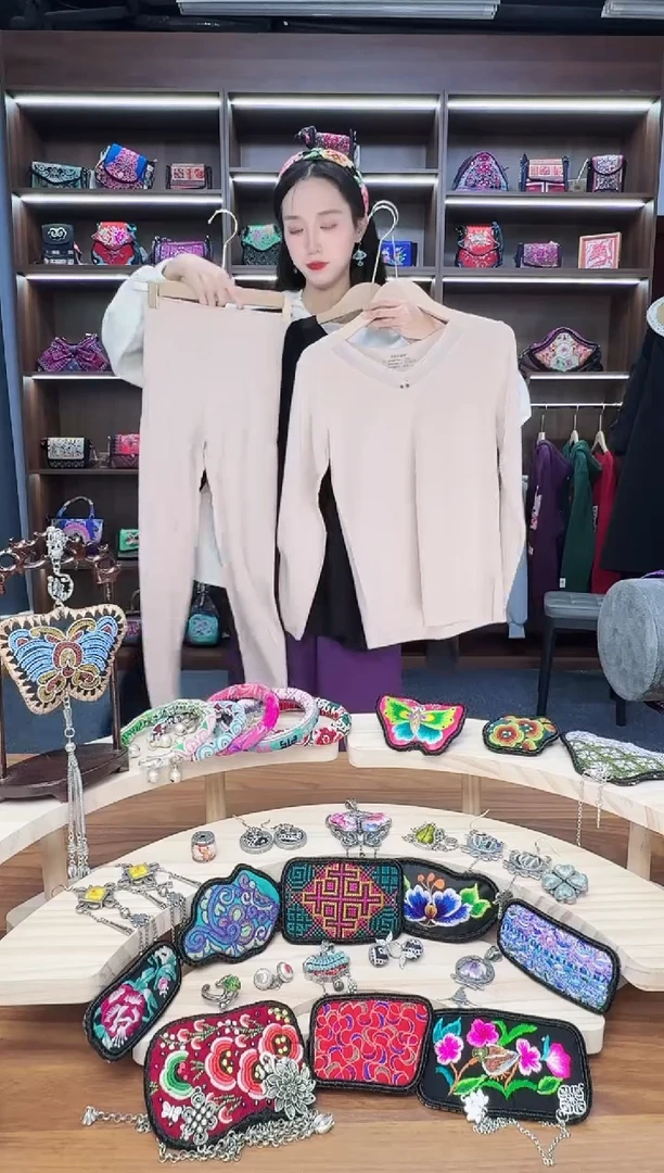 织绣A18蒙阿苏苗绣传承店