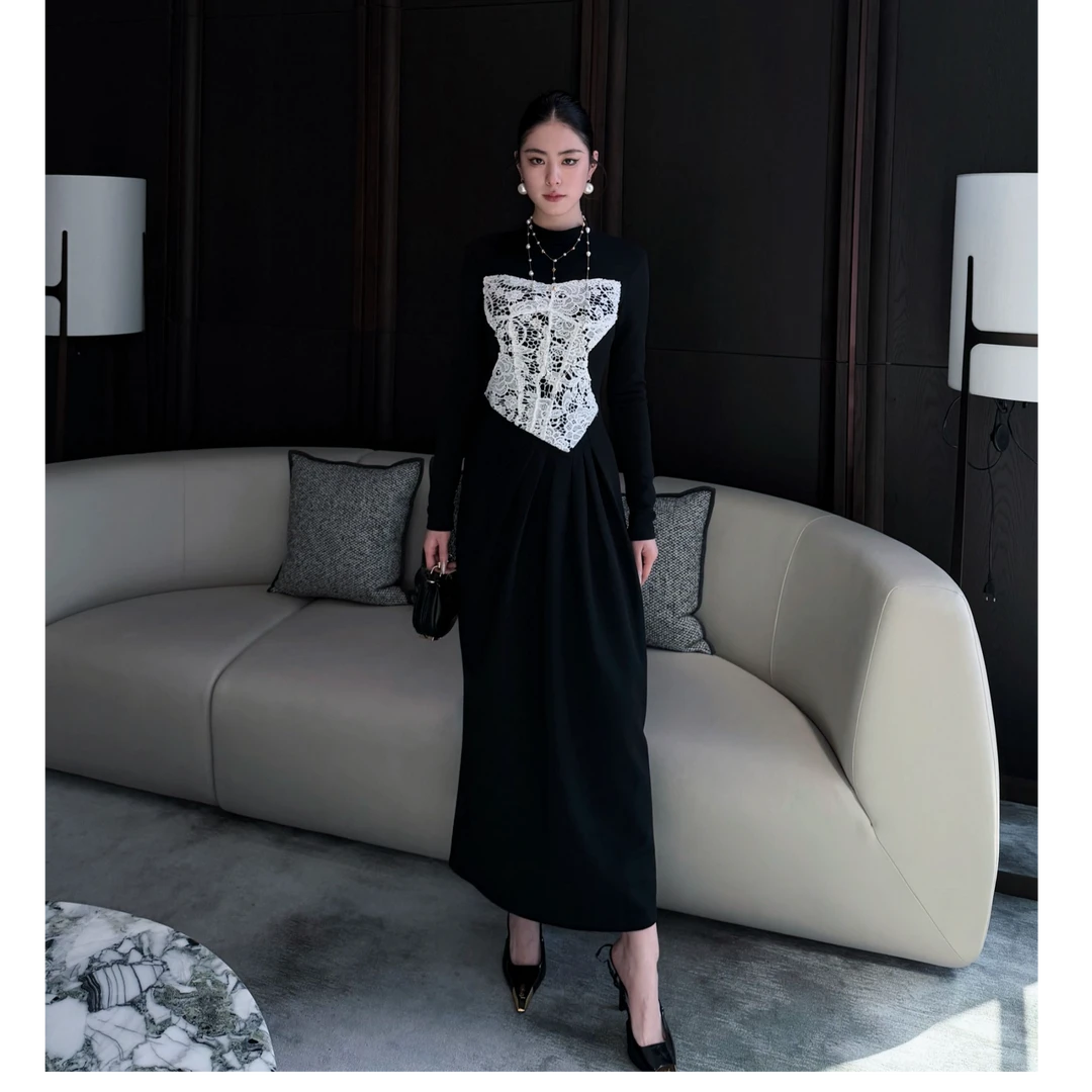 S300【千金蕾丝】黑色拼胸前印花白蕾丝胸镂空长袖连衣裙LYQ14366