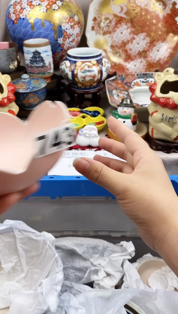 摆件好看的瓷器，默认微瑕介意慎拍。