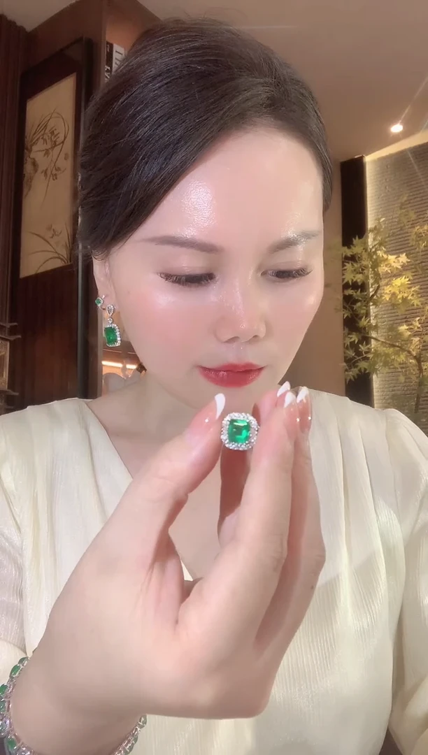 18K金镶嵌戒指祖母绿A89