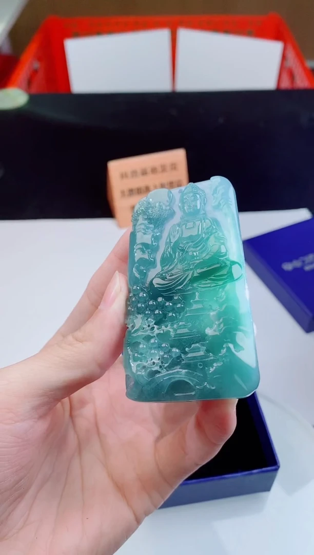 颈饰未镶嵌翡翠    `